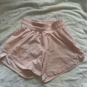 Lululemon track that high rise lined short 5”strawberry milkshake size 4